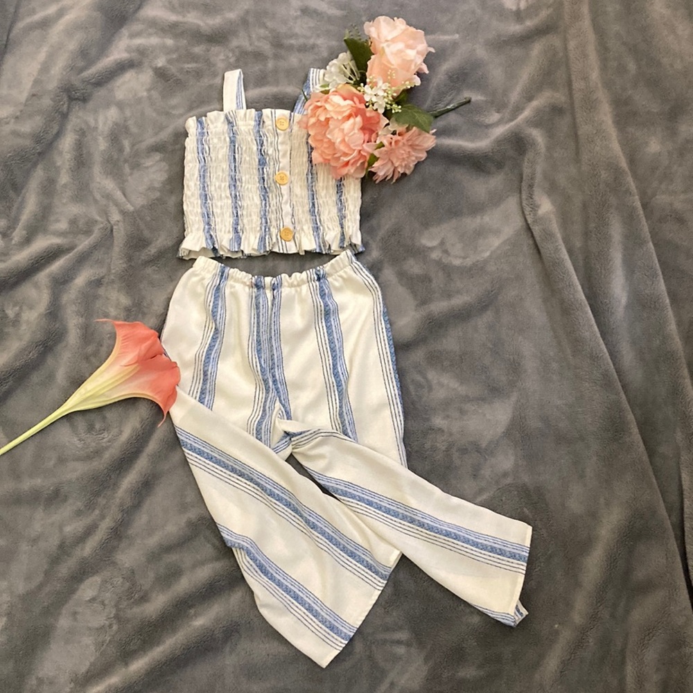Girls size 8 2 piece tank top and pants blue and white striped new